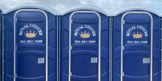 Best Deluxe Portable Toilet Rental  in Tampa, FL